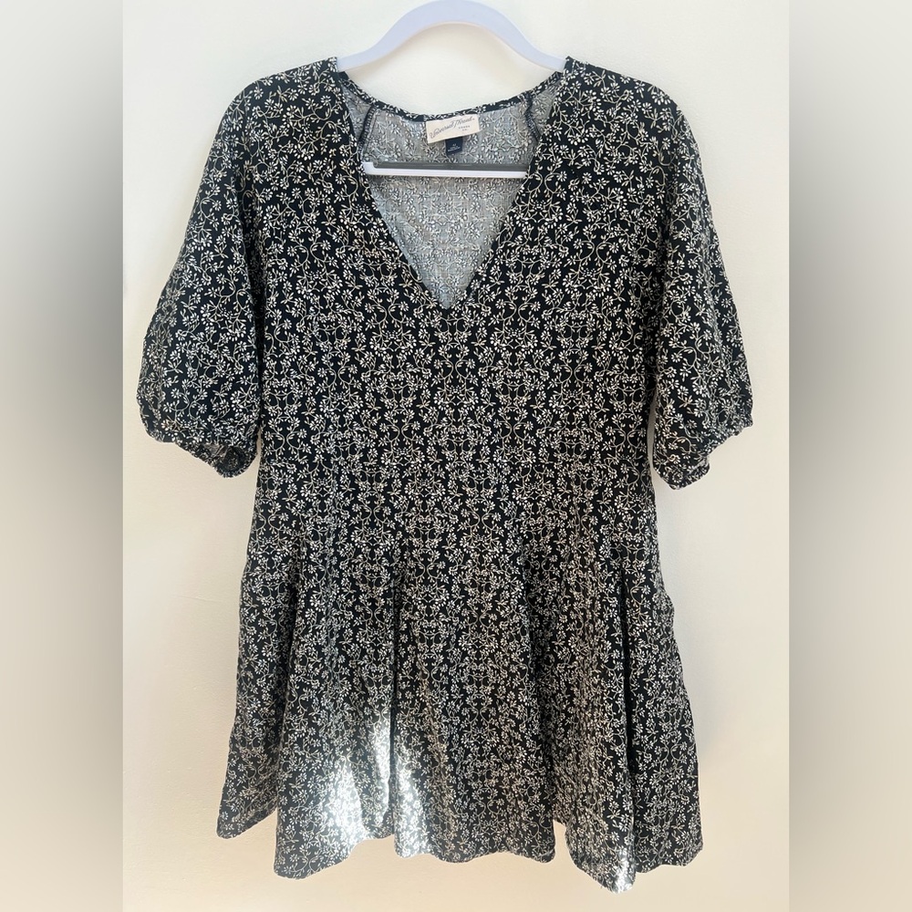 Universal Thread Black Floral Short Sleeve Dress Women’s M
